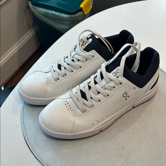 On Running THE ROGER Centre Court Men's White/Navy Sneakers Size 9 - Picture 1 of 4
